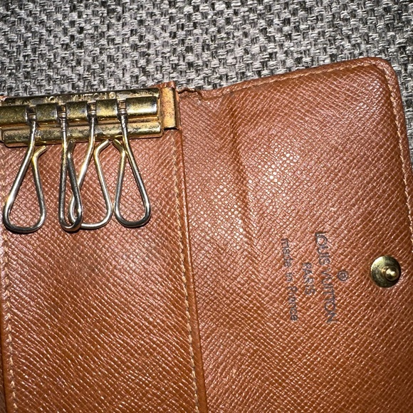 Authentic Louis Vuitton Brown Monogram Key Holder - Picture 3 of 6